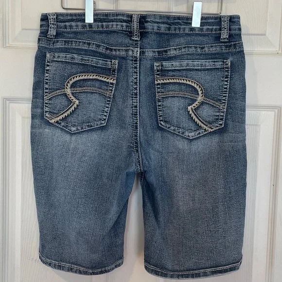 Revolt Size 12 Distressed Blue Jean Shorts - Picture 6 of 9